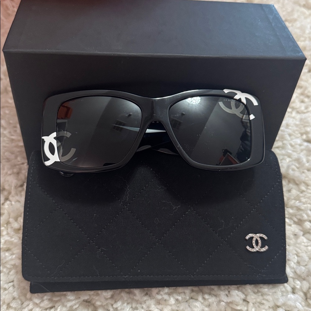 Auth NIB Chanel 71472 CC Logo Sunglasses- Extremely Rare
